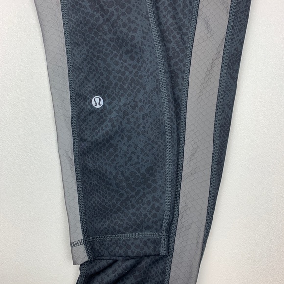 🎉SOLD🎉Lululemon Sz 6 Gray Snakeskin Leggings - Picture 5 of 8
